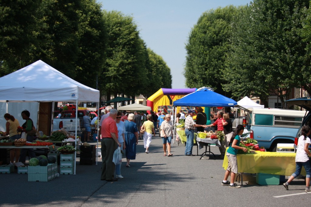 A Day at the Market N.C. Research Campus Farmers Market..Kannapolis, N.C., 2009. Photo by Justin Moore