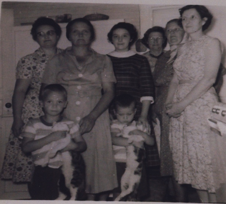 Brush Creek Homemakers (from around 1958). Little boys in the front are Sammy Marr (L) and Danny Marr (R). Ladies from (L-R): Ruth Barnes, Dorothy Marr, Bana Barnes, Mrs. Green, Lottie Hyde and Vinnie Marr.