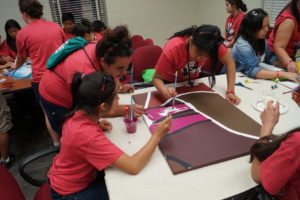 Juntos participants painting together