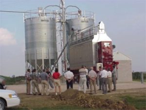 Cover photo for Harvesting Corn:  What Grain Moisture Should I Harvest Corn At?