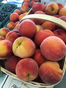 Peaches at farmers market