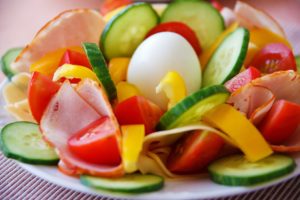 A photo of various sliced vegetables (radish, cucumbers, tomatoes, bell peppers)